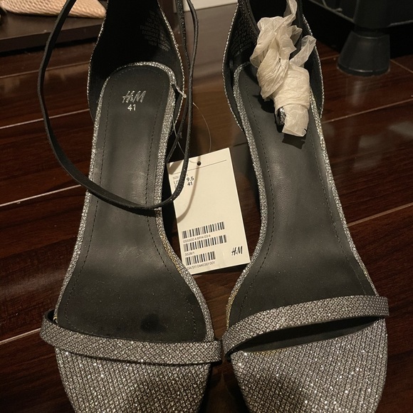 H&M - Picture 2 of 3